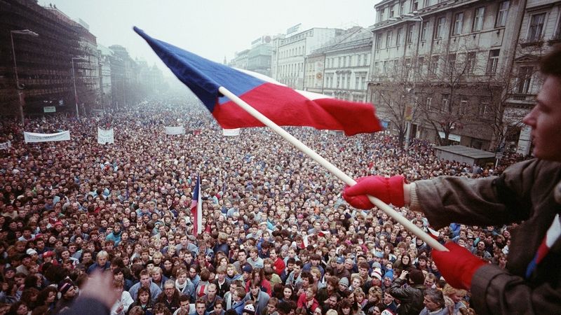 17. listopadu státní svátek - mimořádné svozy